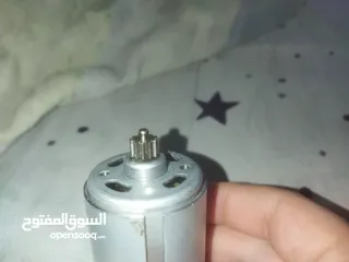  2 موتور صغير 10.8ڤولت بحالة ممتازة و بسعر ناار
