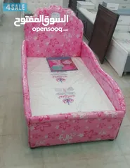  1 سرير طفل جديد