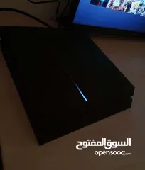  2 بليستيشن 4 للبيع بحالة ممتازة و افضل الاسعار مع لعبة ردد موطوع للبليستيشن معجون تض الاحترار ل 3 سنين