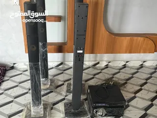  1 مسجل مع اربع سماعات شبة جديد LG