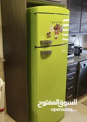  6 ثلاجة فيستل التركية بشكل كلاسيك مستعملة كالجديدة باللون الأخضر الفسفوري Vestel