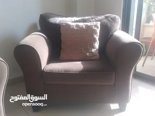  4 طقم كنب بحالة جيدة جدا للبيع