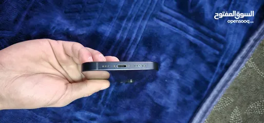  2 iPhone12 للبيع قابل للتفاوض بشيء بسيط