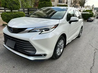  10 2021 Toyota Sienna Platinum Hybrid AWD