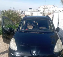  4 بيجو 6+1 فحص ممتاز جير و مطور جديد راكبات على السيارة مطور مستورد كوشوك جديد