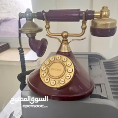  1 هاتف من الزمن الماضي بحالة جيدة جدا