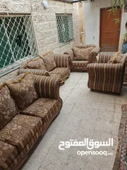  1 كنب كلاسيك للبيع من اربع قطع مناسب لصالون ومناسب غرفة جلوس ومناسب لغرفه ضيوف خشب اوزان ابيض