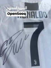  2 Juventus officiel kit 2018/2019 signed by Cristiano Ronaldo
