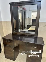  1 غرفه نوم كامله بدون الفرشه للتخت (اللون البني )