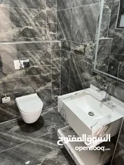  16 شقة طابق اخير مع روف/ مساحة 205م/ شفا بدران/ ترس واسع و مطل على شارعين/ صرف صحي واصل