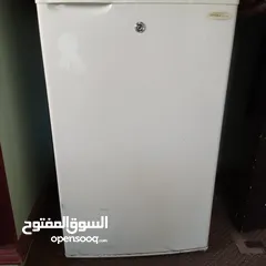  1 ثلاجة صغيرة للبيع