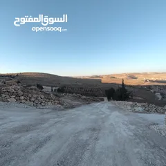 7 للبيع قطعة ارض الموقع دحل قريبة جدا لشارع جرش الزرقاء موقع مميز
