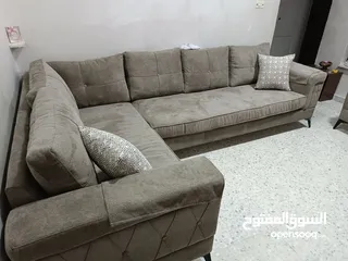  2 طقم كنب كورنر جديد خشب سويد ومقاعد دانلوب مع مجوزة لون بني بحالة ممتازة جديد غير شامل التوصيل