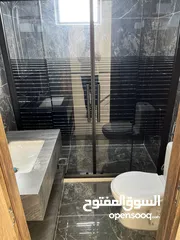  23 شقة اخير مع روف/ مساحة 176م/ ترس واسع جداً و مطل على شارعين/ صرف صحي واصل
