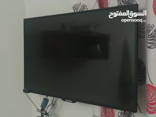  1 تلفزيون ومكرويف وآلة قهوه بحالة جيدة جدًا