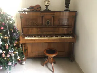  3 بيانو قديم من خشب الجوز