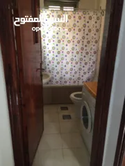  3 شقه مفروشه هادئه ونظيفه صحيه قريبه على الخدمات تصلح العائله صغيره او موظفين مريحه ا