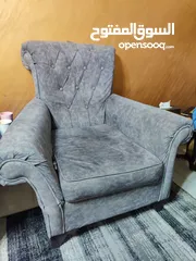  7 طقمين كنب زان بحاله ممتازه وطقم سفره مع ملحقاتها للبيع