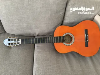  1 كلاسيك جيتار مستعمل للبيع