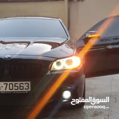  32 BMW 528i Black Edition 2015