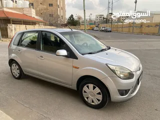  4 فورد فيجو موديل 2012 بحالة ممتازة للييع بسعر مغري