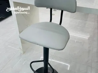  2 كراسي بار عالية أنيقة    متوفرة بعدة ألوان تناسب كل الأذواق  تصميم مريح وعصري