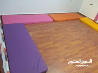  11 حديقة مرورية 4متر في 4 متر مع شواخص مرورية وسيارات.