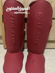  3 Gloves and shin guards