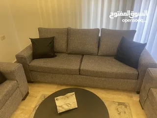  2 للبيع طقم كنب 7 مقاعد – بحالة ممتازة