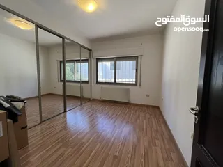  24 شقة ارضية مستقلة للبيع في عبدون خلف السفارة السعودية