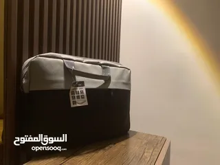  16 شاشة كبيرة جدا Macbook pro 16 inch  (شبه جديد مع كرتونة) شاحن جديد من ابل ومكفول بسعر مغري جدا