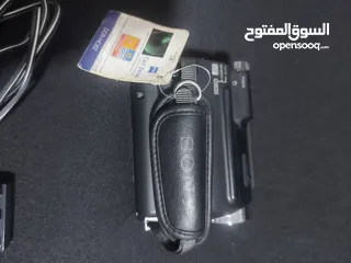  7 كامرا سوني فيديو  حجم صغير تصوير عالي الدقة زوم 25x وشاشة لمس دجتال يركب لها  ذاكرة خارجيه