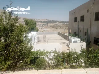  18 منزل مستقل جرش اسكان عجرمه  3غرف نوم 2حمام  صاله مع مطبخ امريكي  بلكونه  حديقه مساحه الارض 305