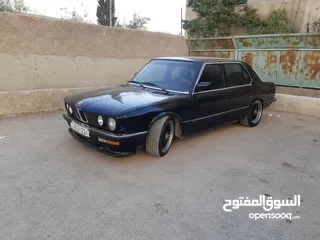  8 سيارة BMW 518i