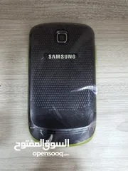  4 اجهزة مخزنة قديمة بالكرتونة لم تستخدم نهائيا مع كامل اغراضهم Samsung وNokia وmotorolla وغيرهم