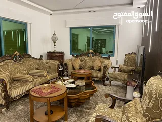  2 كنب غرفة ضيوف سبع مقاعد بحالة جيدة للبيع