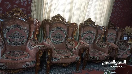 2 طقم عرفة ضيوف للبيع حفر خشب ثقيل بحالة جيد جدا