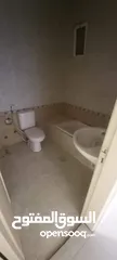 1 شقق سكنيه للإيجار موقعها الخليل راس الجوره مقابل كازيه زيد للمحروقات طابق ارضي