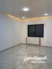  7 شقة ثالث مع روف مساحة 200م فاخرة و بأعلى المواصفات باجمل مناطق البنيات منطقة فلل قرب الحرية