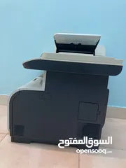  11 طابعة اتش بي ليزر ملونة مع نسخ سكانر وتطبع على الوجهين وحبرها ممتلئ