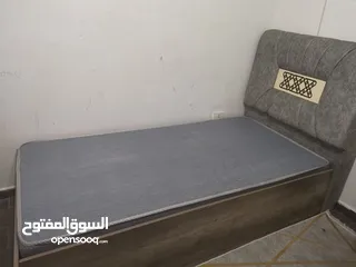  3 تخت مفرد هيدروليك مع للفرشه 110 دينار