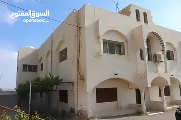  18 قصر فاخر مع خزان ماء كبير و أرض مطلة يصلح فندق ومطعم ومنتجع سياحي أو منزل لعظيم قرب التلفريك