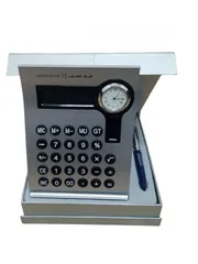  1 آلة حاسبة مكتبية مع قلم فاخر البنك العربي جديدة غير مستعملة.