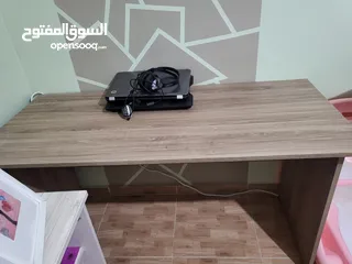  1 طاوله مكتب