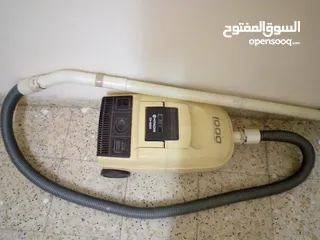 10 خزانة احذية ، طاولة متحركة ، مكتب حديد ، مكنسة كهرباء هيتاشي