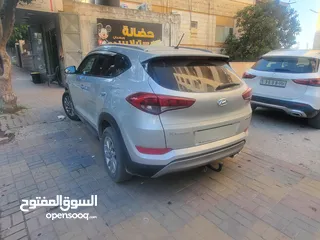  7 هيونداي توسان ترخيص 2017 بحالة الوكالة بسعر حرق