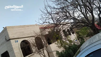  3 منزلين مستقلين للبيع على قطعة ارض في الرقيم