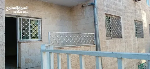  1 بيت طابق أرضي في محافظة الزرقاء بسعر مغري جدًا، والتواصل من خلال المالك مباشرة دون وسائط