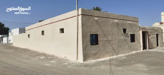  7 منزل عربي للبيع مطل على البحر في السويق