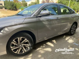  6 تويوتا يارس ياباني اصلي  لاتزال على كفالة الشركة موديل  2023 للبيع الشكل الجديد